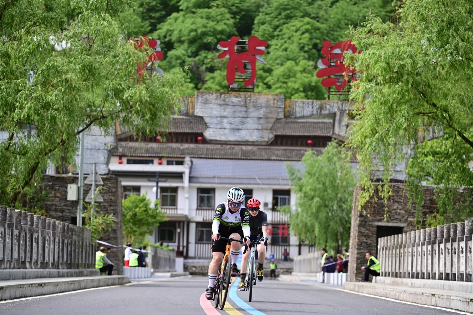 2024环秦岭第八届自行车联赛(商洛柞水站)鸣枪开赛凤凰网陕西_凤凰网