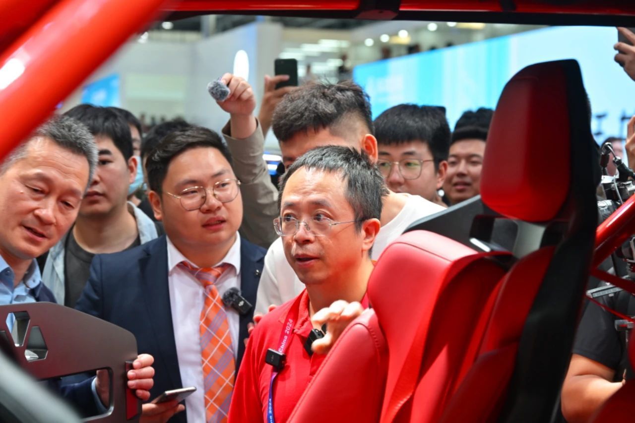 凤凰早报|梅大高速塌方调查评估组成立；俄罗斯宣布通缉泽连斯基