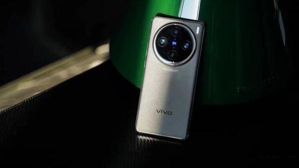vivo X100 Ultra手機前攝搭載JN1傳感器，4K60幀拍攝、自動對焦
