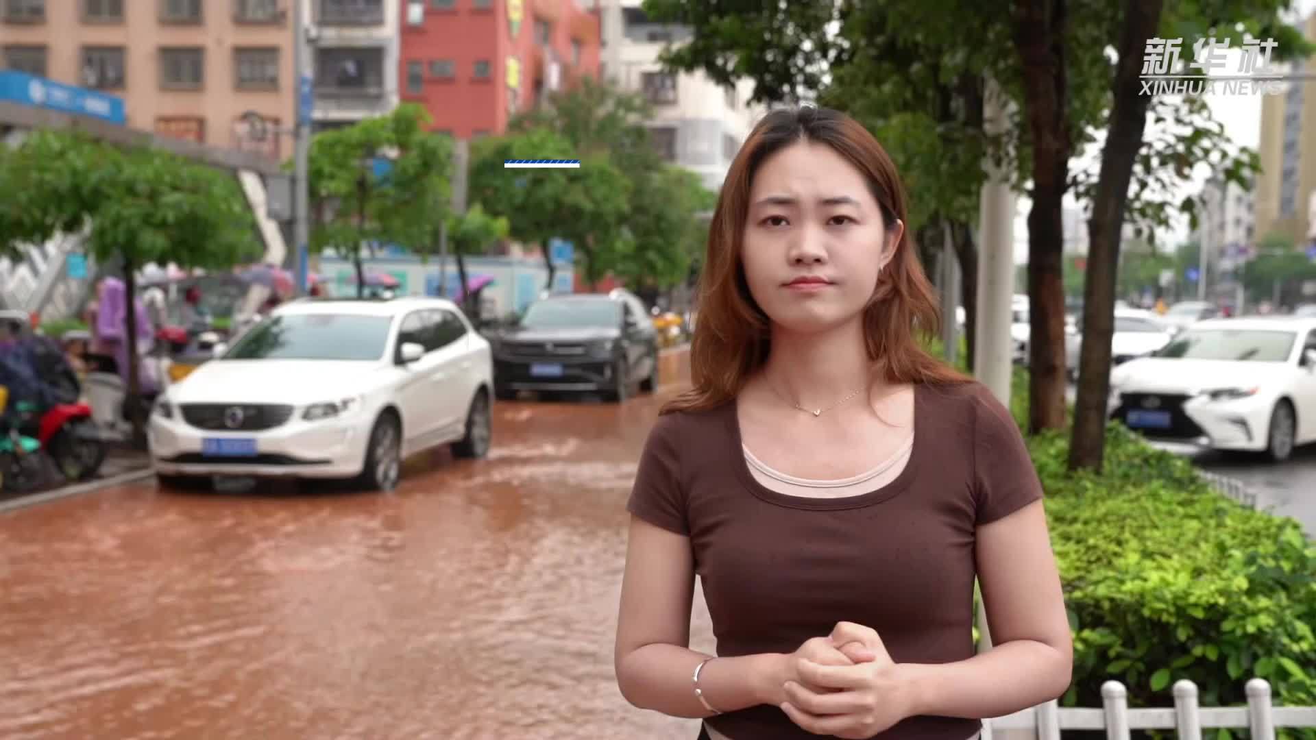 广西南宁：强降雨致多地内涝 各方紧急救援