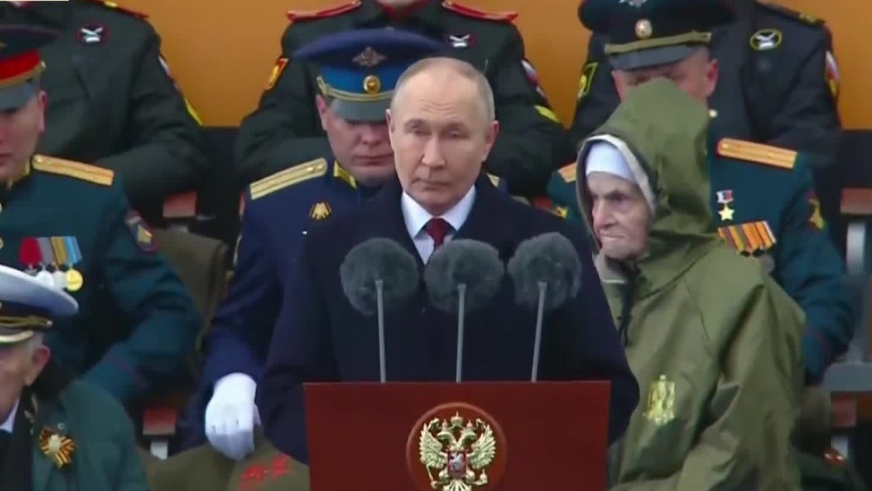 俄乌冲突第三年，普京红场讲话谈前线战事，并默哀一分钟