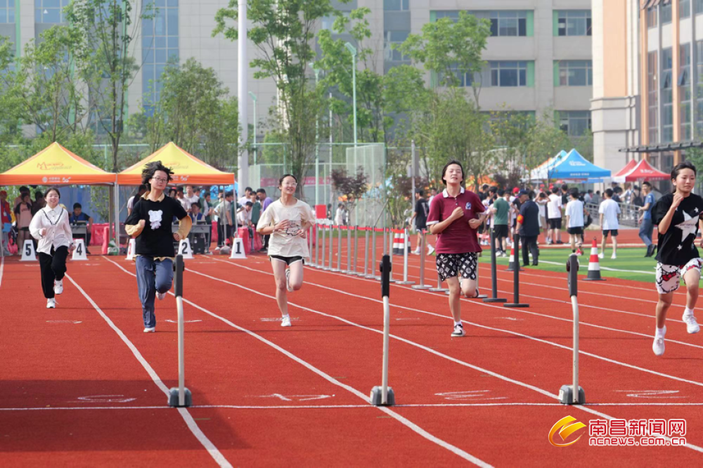 南昌：中考体育开考（图）