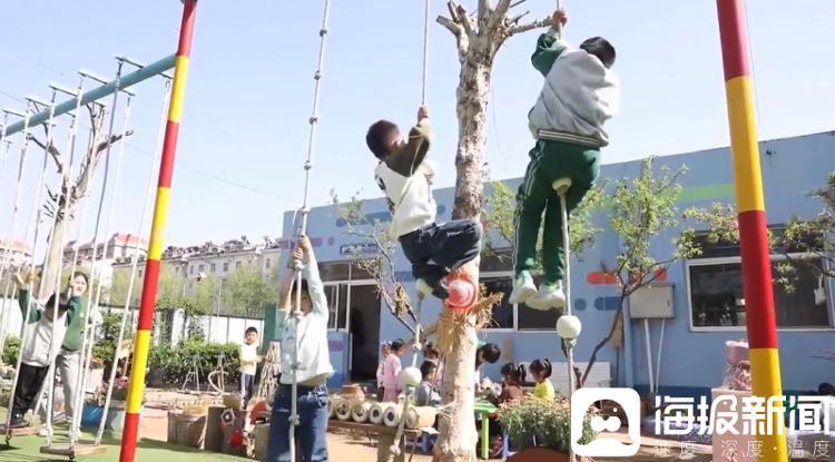 青蓝幼儿园小朋友在户外运动。