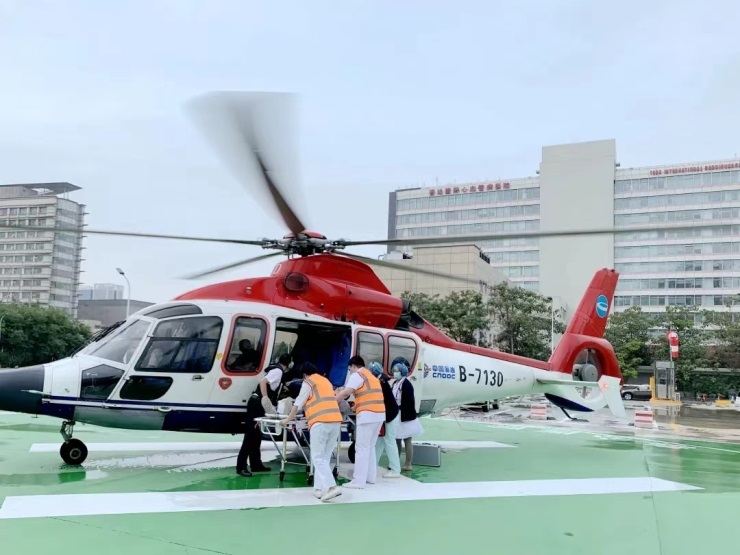 直升机跨海心脏转运行动