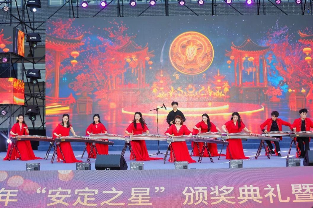 翡翠筝团的现场演出