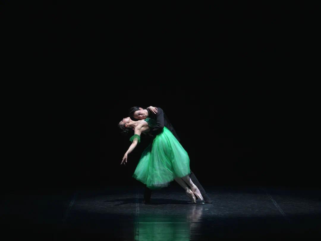 五一璀璨芭蕾夜"芭蕾精品晚会在哈尔滨举行