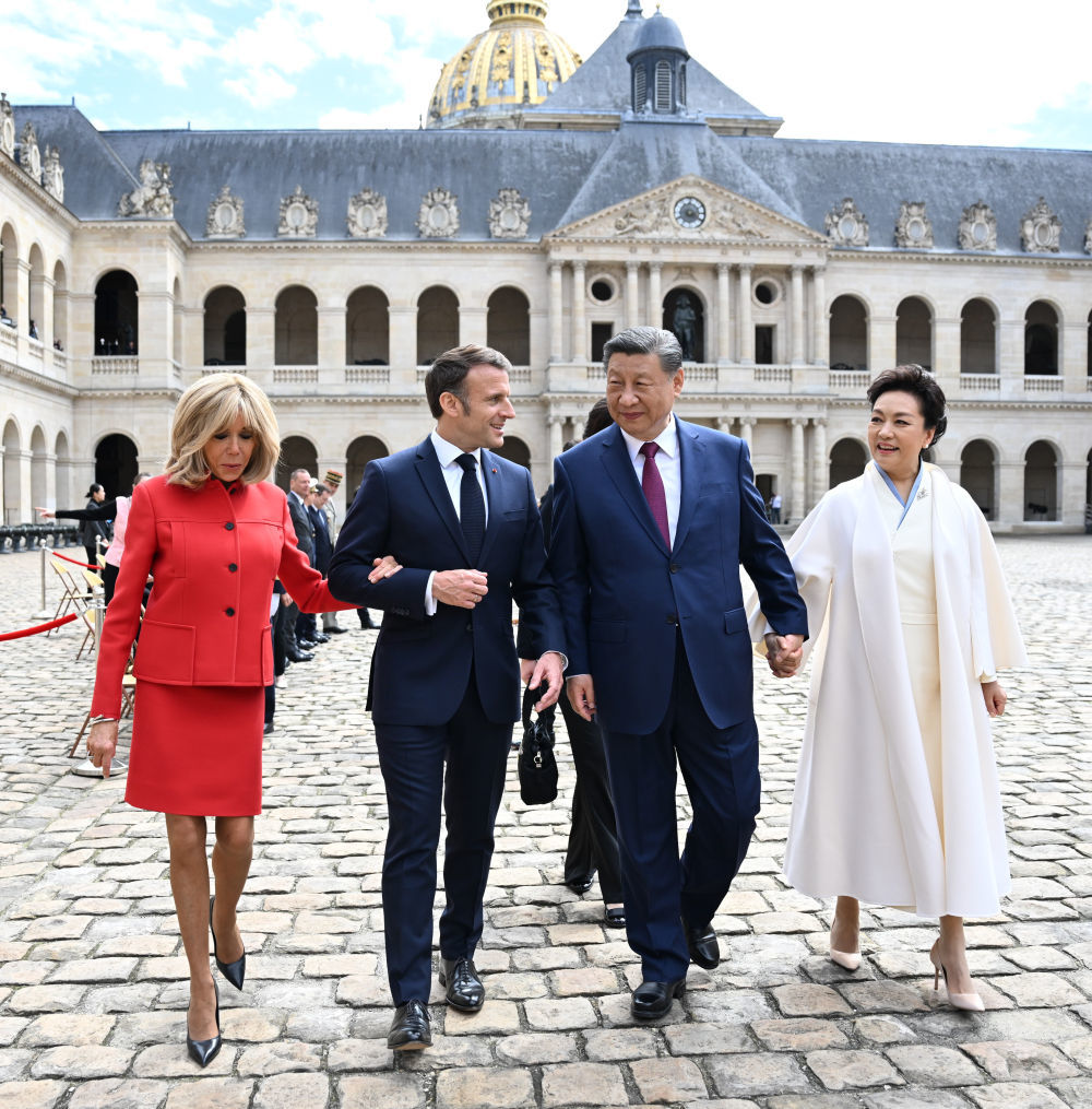 当地时间5月6日下午，正在法国进行国事访问的国家主席习近平在巴黎出席法国总统马克龙举行的隆重盛大欢迎仪式。新华社记者 谢环驰 摄