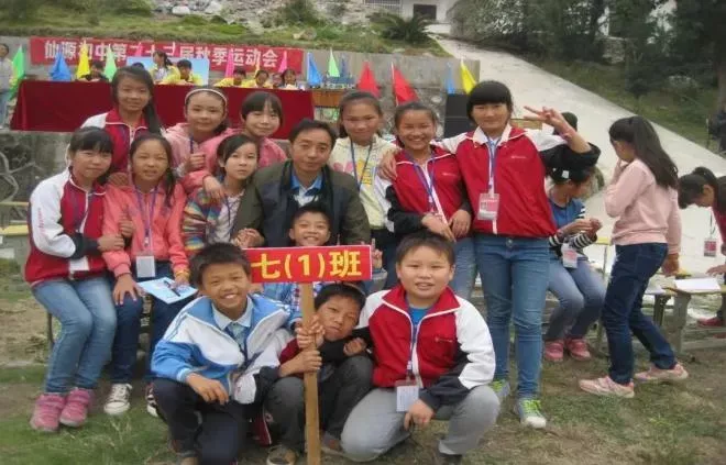 万载一对夫妻教师坚守山区学校26年 只为让孩子们走出去凤凰网江西_凤凰网