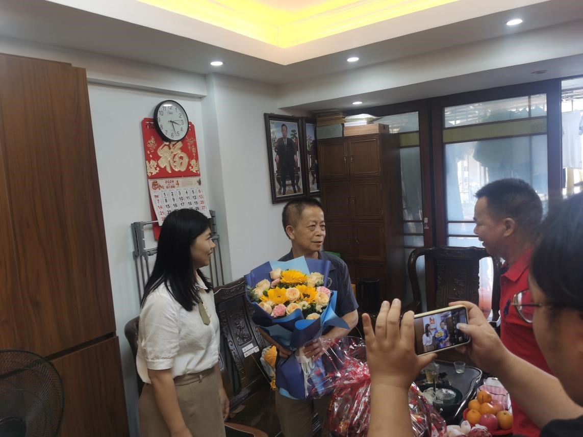 身边的英雄：大浪好人黄建度和他的家人们