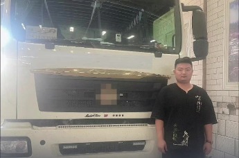 梅大高速塌方横车救人司机拟被认定见义勇为 “一心想把他们拦下来 别再冲过去”