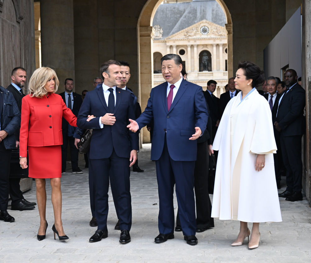 当地时间5月6日下午，正在法国进行国事访问的国家主席习近平在巴黎出席法国总统马克龙举行的隆重盛大欢迎仪式。新华社记者 谢环驰 摄
