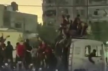 哈马斯宣布同意停火方案 加沙民众街头游行庆祝停火有望 以内阁：继续加沙行动