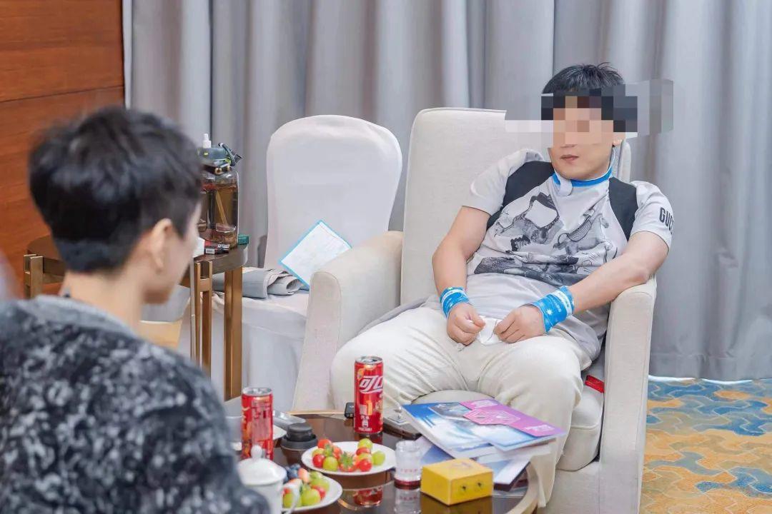 海参哥:璩静通过连线认识,学5980元的课,没帮她写稿子代运营