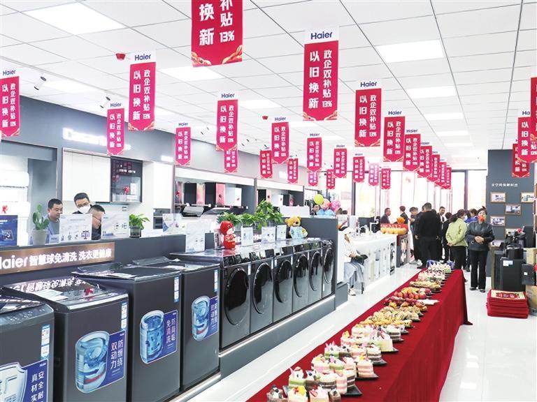 新区一家电专卖店开展以旧换新活动　兰州新区报记者　霍鸿宇　摄