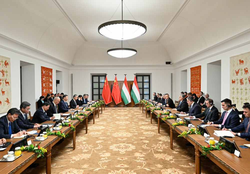 当地时间5月9日下午，国家主席习近平在布达佩斯总理府同匈牙利总理欧尔班举行会谈。新华社记者 殷博古 摄