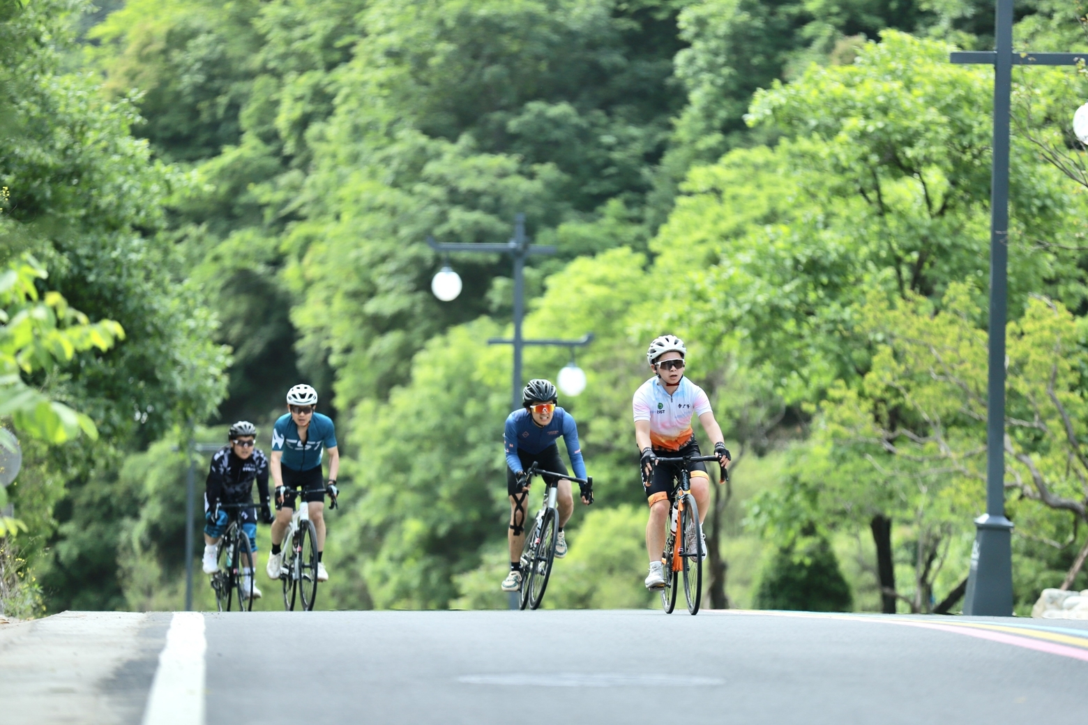 2024环秦岭第八届自行车联赛(商洛柞水站)鸣枪开赛凤凰网陕西_凤凰网