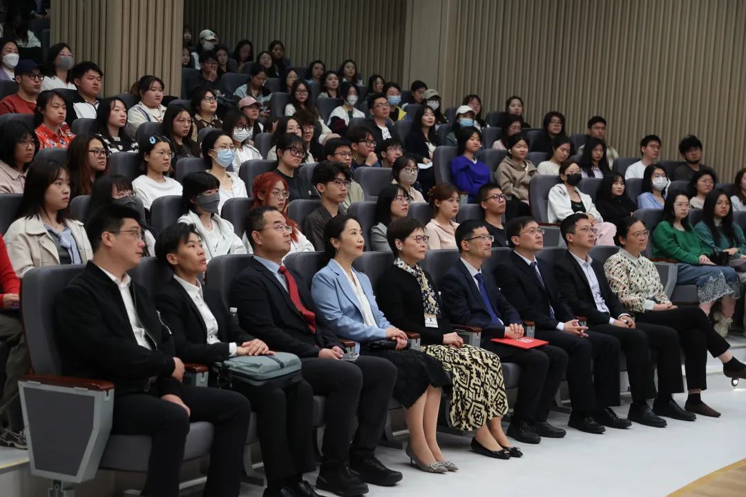 香港特别行政区前任行政长官林郑月娥到访南京艺术学院