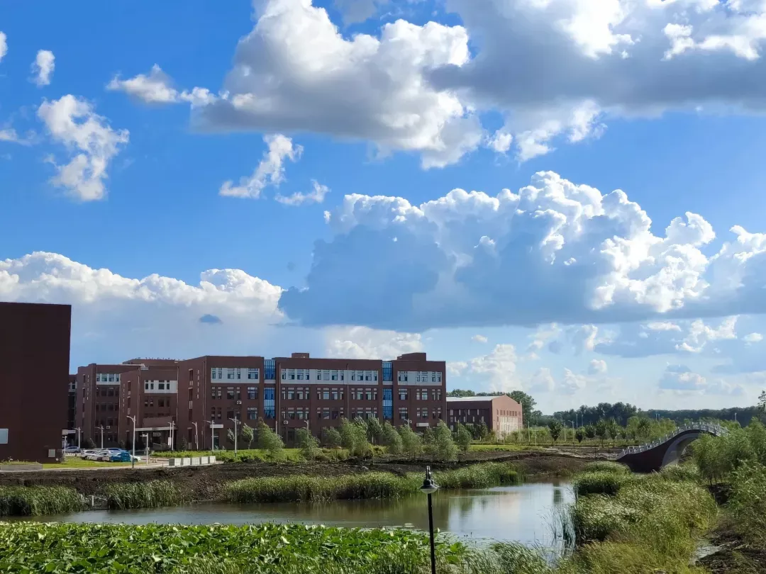 吉林工程技术师范学院校园景色。图片来源:官方公众号