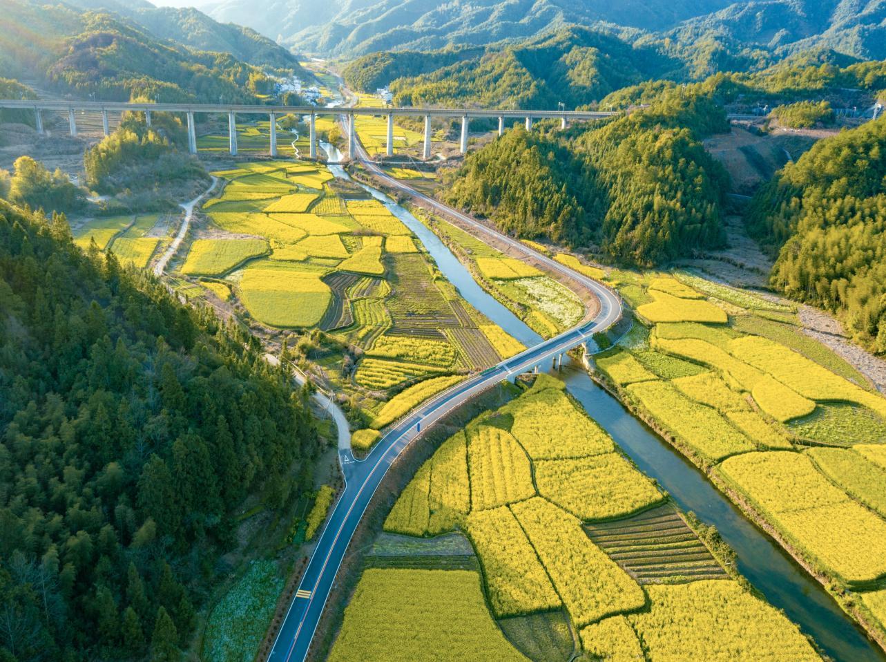 江西交工路桥工程公司:用最美公路装扮最美乡村