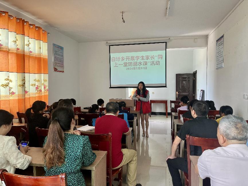 进贤县白圩乡开展"学生家长同上一堂防溺水课"活动凤凰网江西_凤凰网