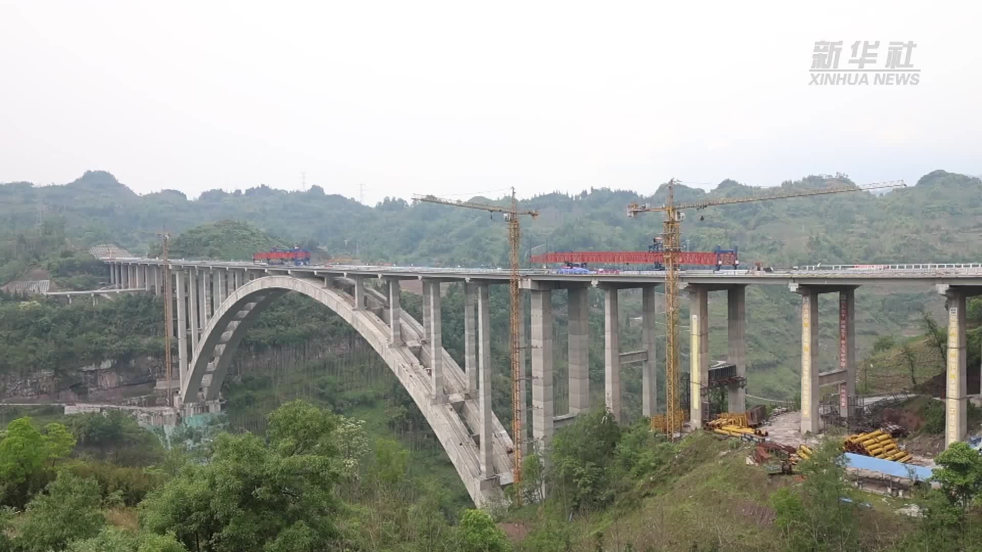 深入大小凉山腹地 乐西高速苏坝特大桥双幅贯通