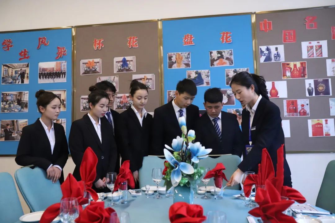 中餐宴会摆台实训