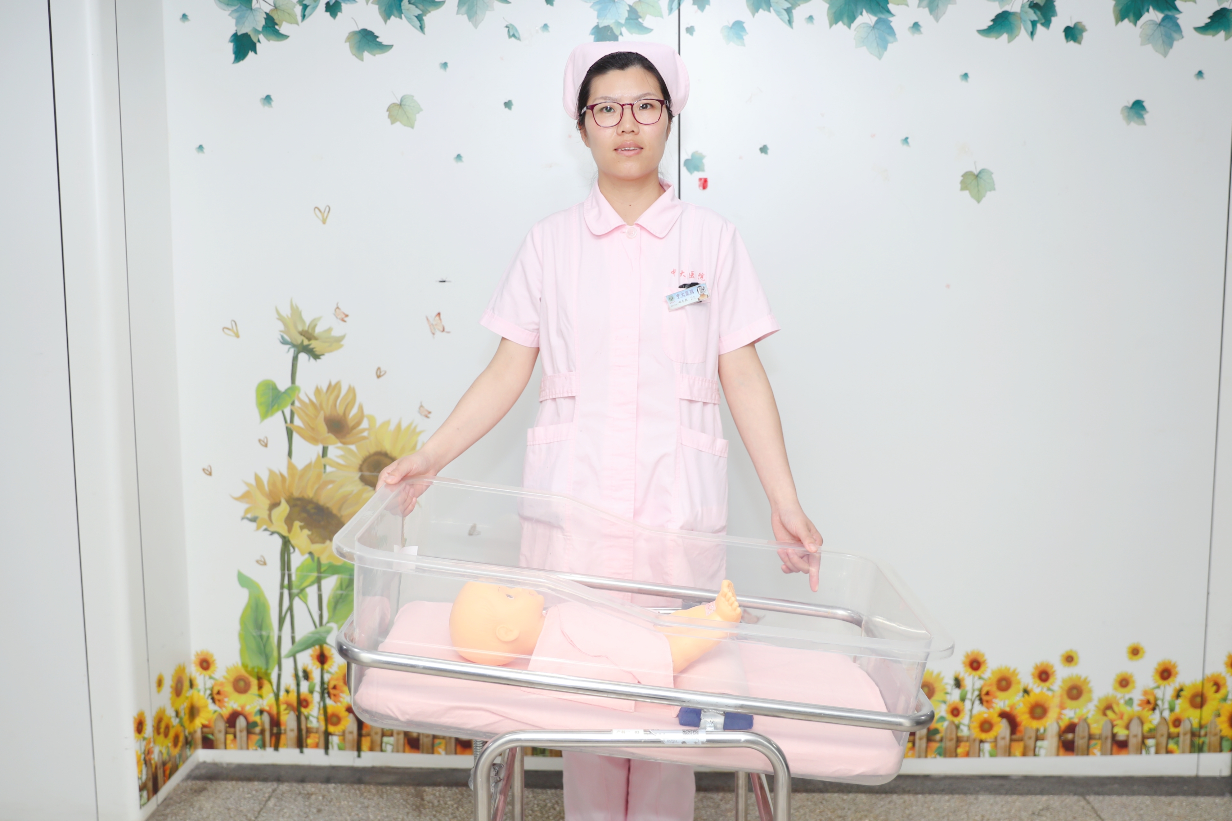 赵志燕设计的护理发明“天使之翼：新型婴儿床垫套”