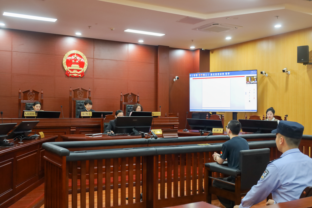 鹰潭公开宣判全国首例“AI外挂”案 男子获利629万余元判三缓五