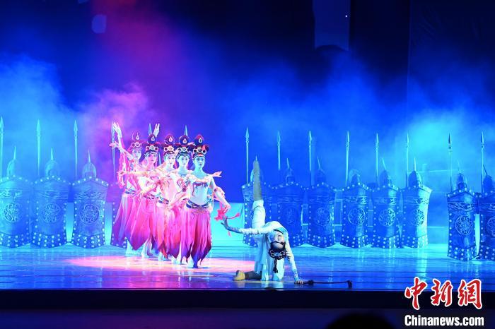 2023年2月18日,兰州歌舞剧院创排的大型舞剧《大梦敦煌》。九美旦增 摄