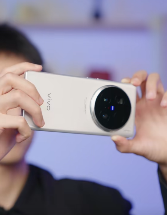 2亿像素影像灭霸!vivo X100 Ultra真机上手:硕大环形相机