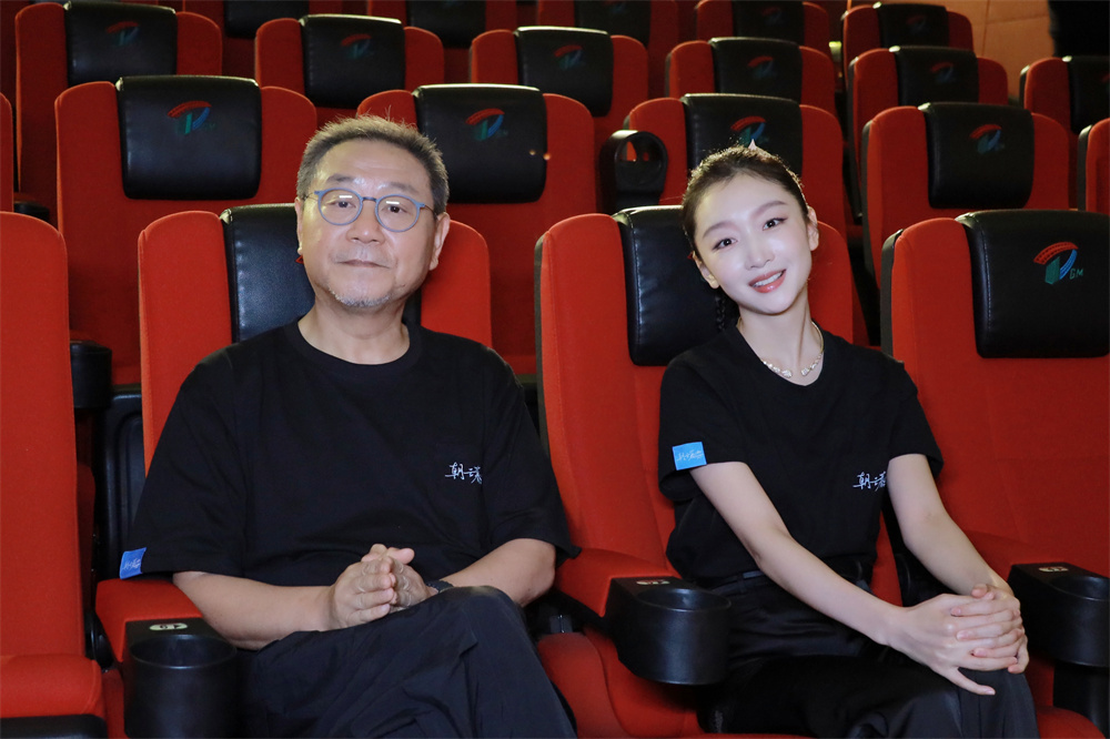 范伟、周冬雨接受澎湃新闻专访　澎湃新闻记者　薛松　图