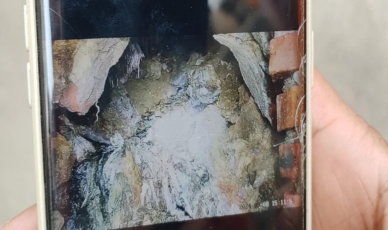 宝排工人员仪器拍摄地下照片画面