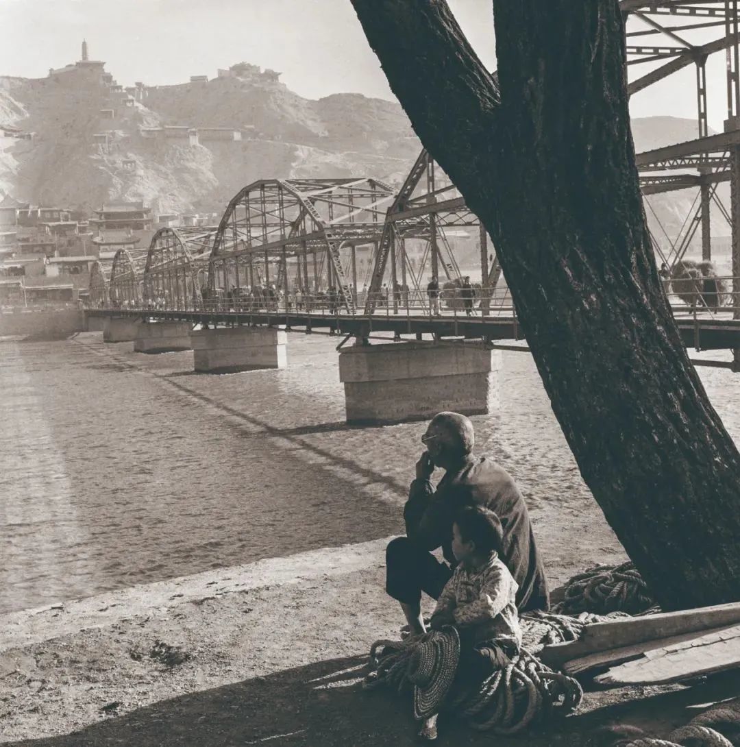 1956年的黄河铁桥摄影/汤姆·哈金斯*（新西兰）