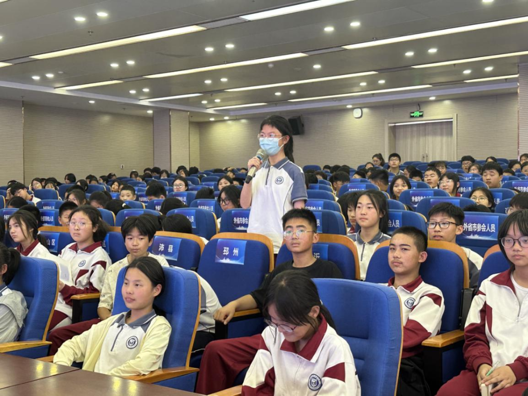 徐州市大龙湖小学徐州市大龙湖小学开展以"心向阳光,快乐成长"为主题