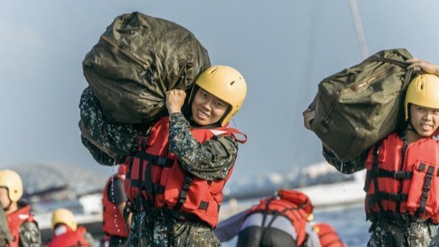 臺軍空降特種部隊高調舉行海上跳傘訓練，實力究竟如何？