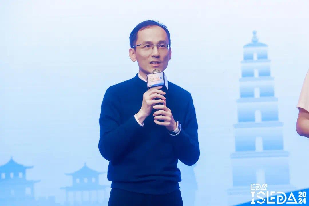 EDA²副理事长、深圳海思半导体有限公司CIO刁焱秋先生颁奖致辞
