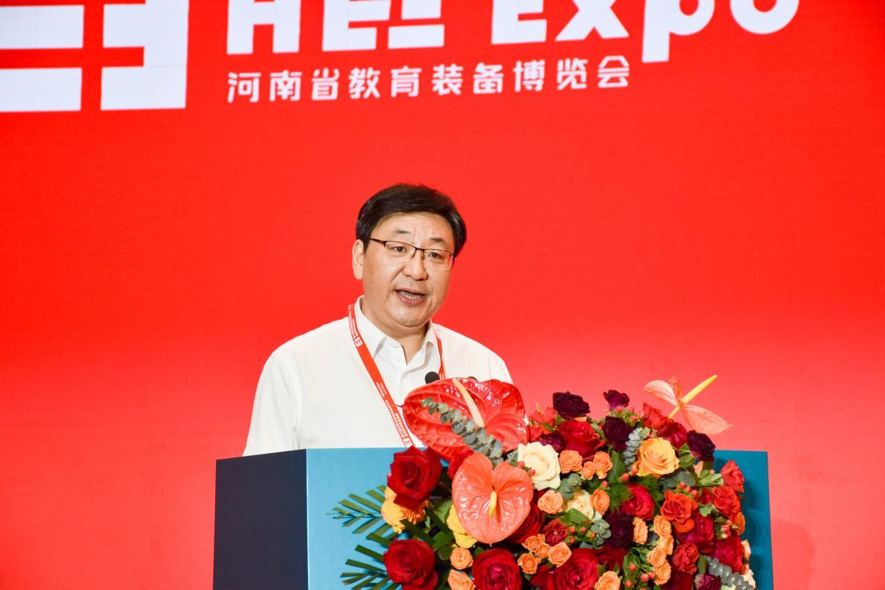 省教育厅党组成员、副厅长朱自锋出席开幕式并致辞