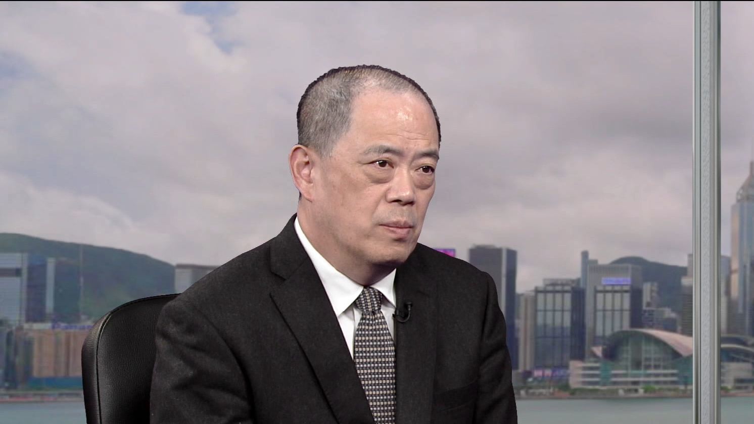 普京为何提名经济学家为新任防长?滕建群:俄军急需一位"精算师"