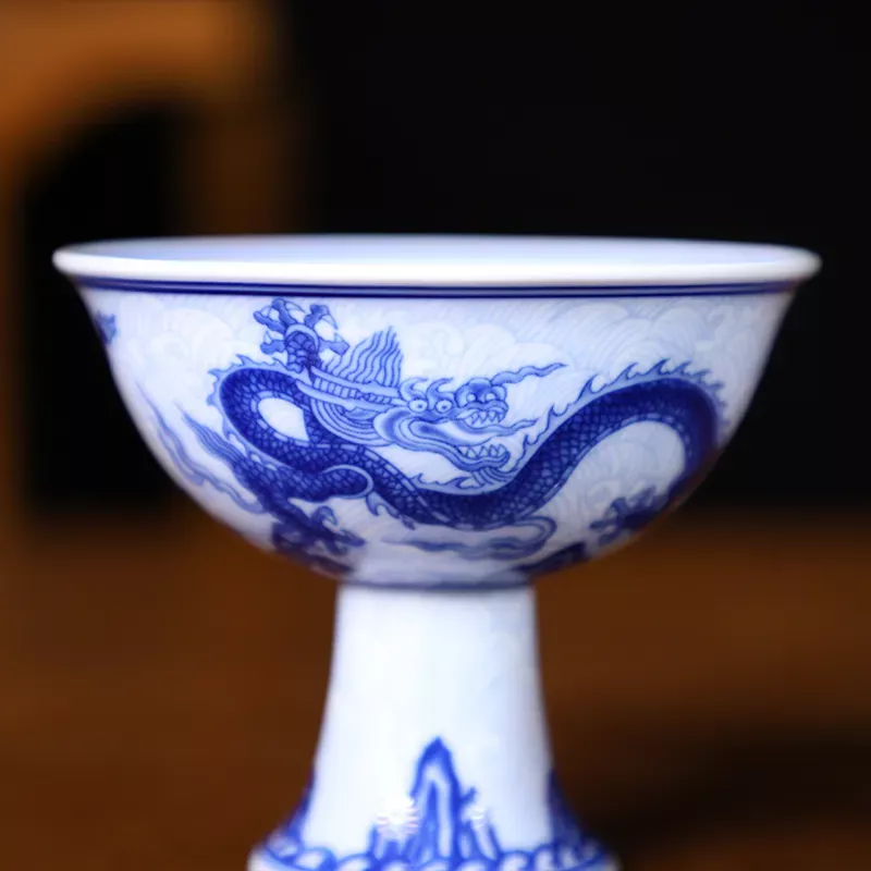 阔别数十年，归来问鼎拍场！明宣德青花高足杯，件件孤品_凤凰网