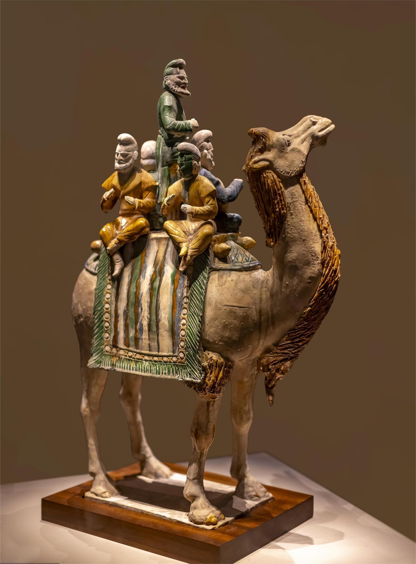 唐·三彩釉陶载乐骆驼