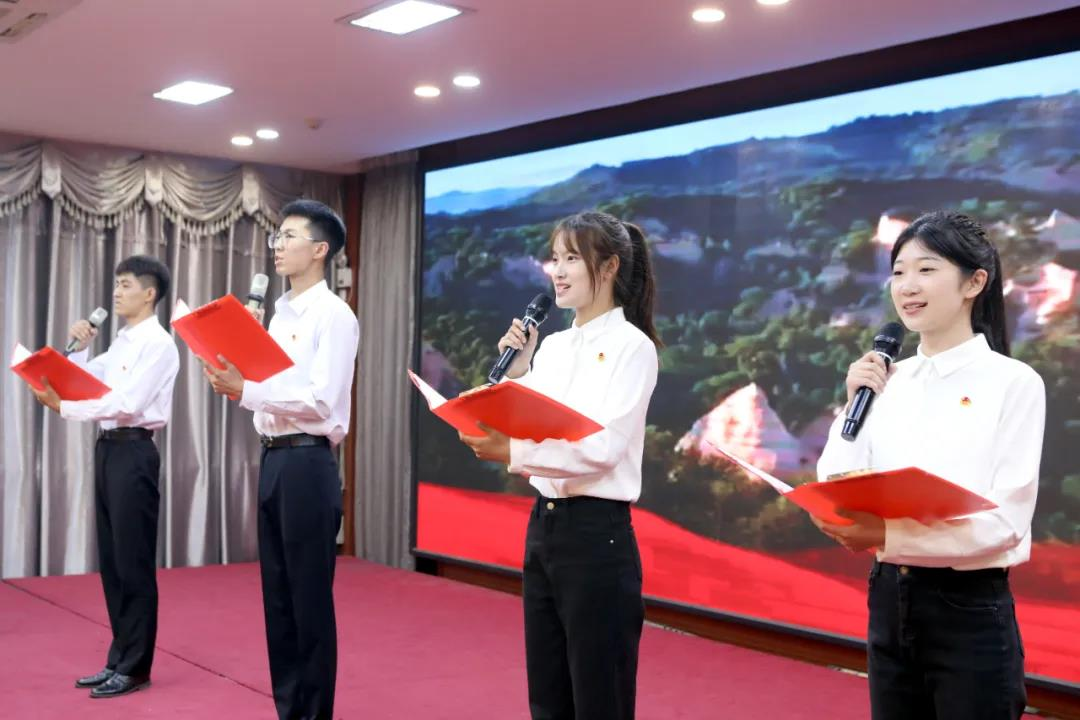 沧州职业技术学院的学生在演讲《请党放心 强国有我》。杨林 摄