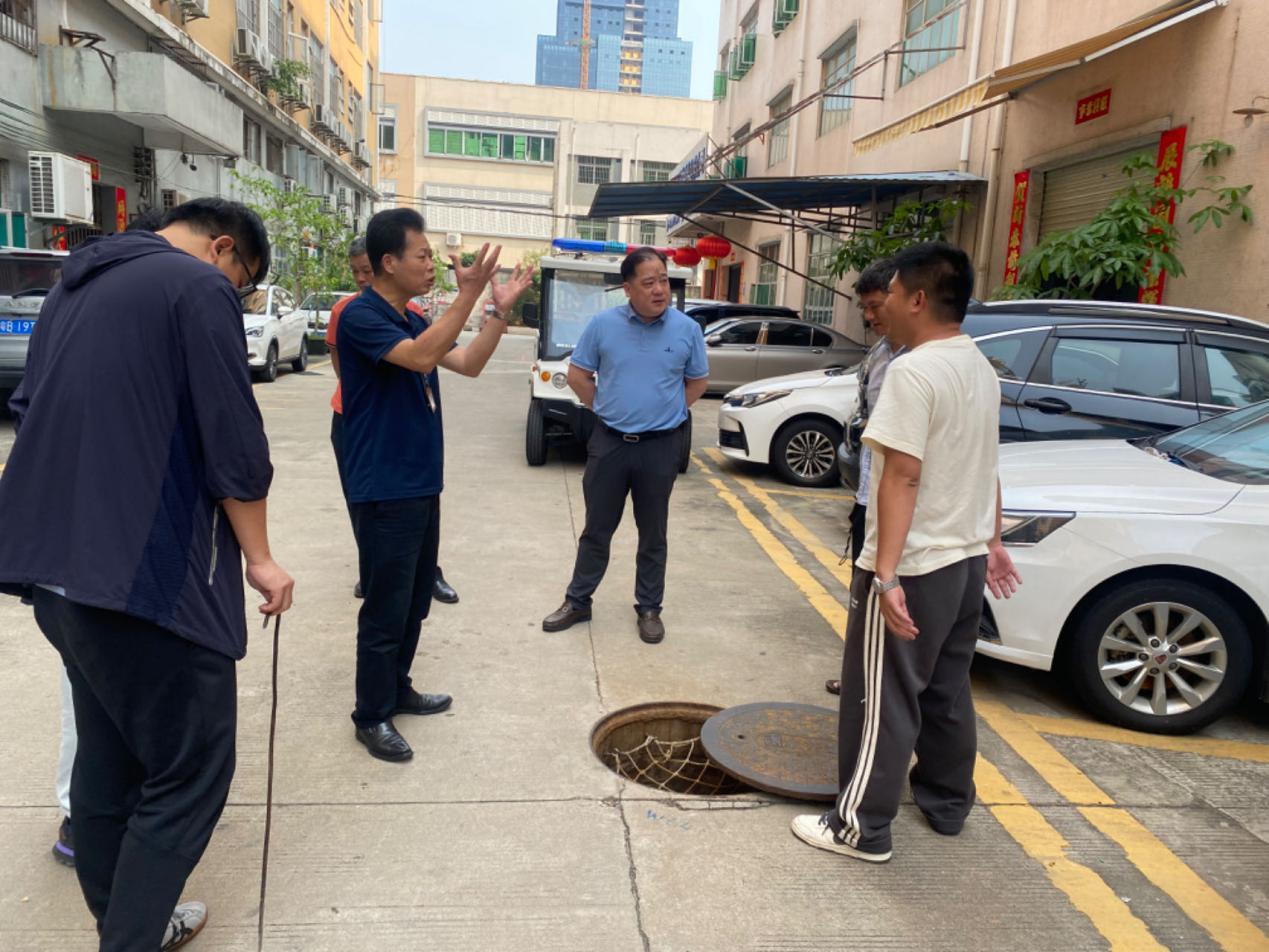 河西社区党委书记张建勋裂痕现场落实部署工作照片