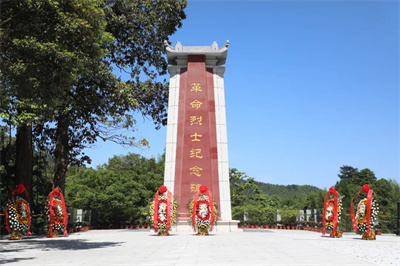 神山村“革命烈士纪念碑”全景。本报记者 孙金行摄/光明图片