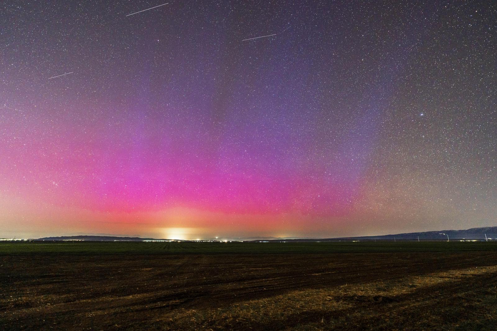 观澜新闻摄影师 汤万涛 摄于张掖市山丹县军马场 2024年5月11日晚