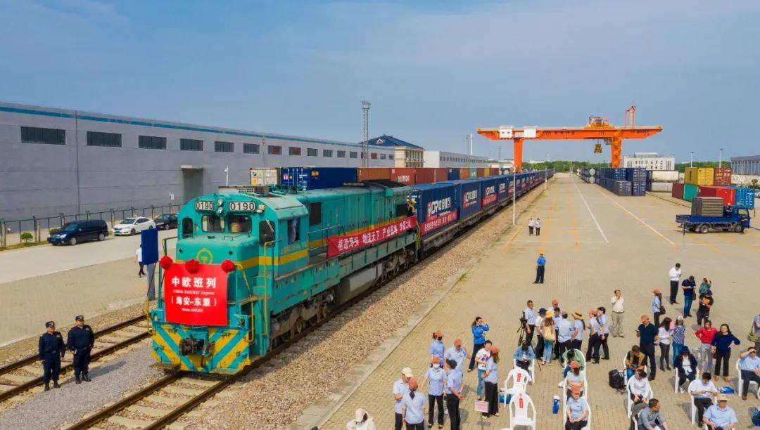 中欧班列。