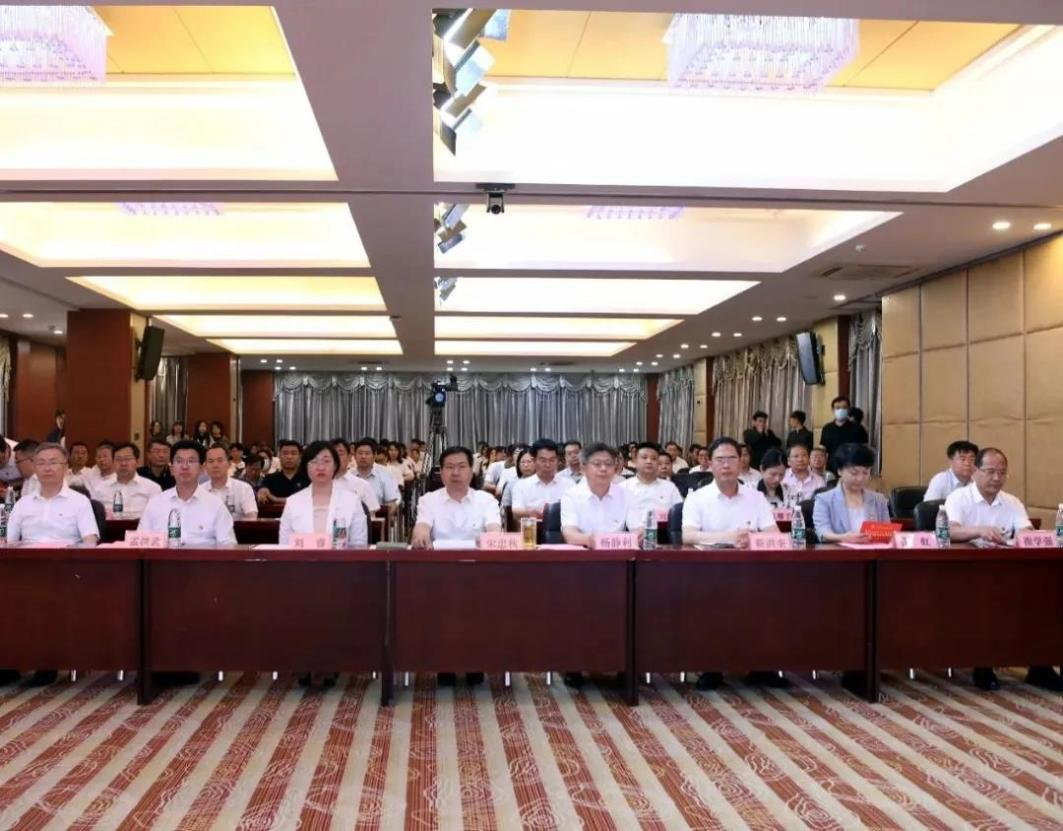 共青团沧州市委领导、沧州职业技术学院领导班子出席活动。杨林 摄