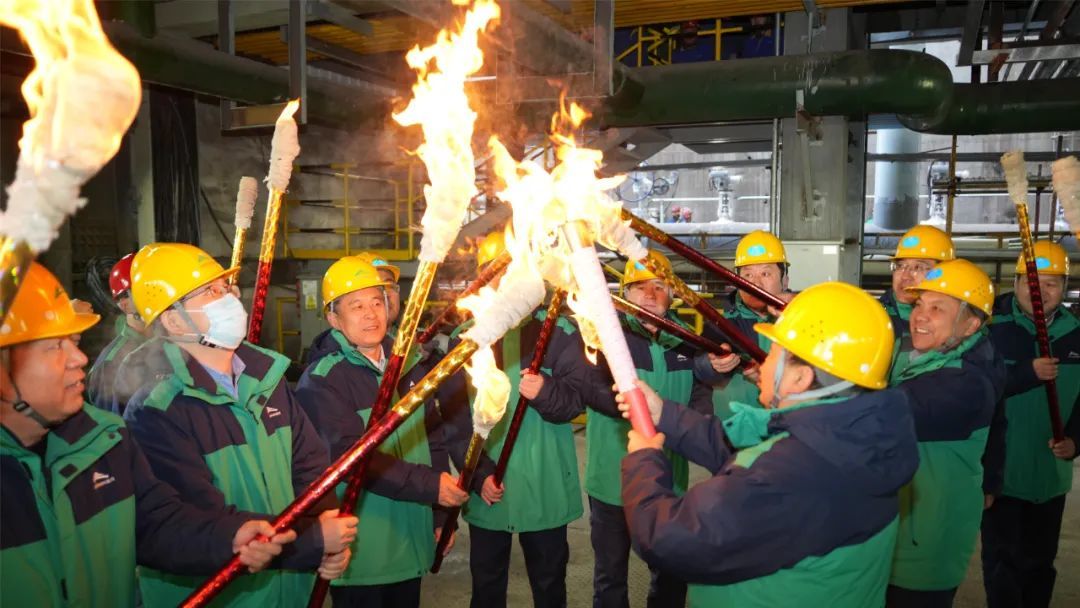2023年12月15日，26万吨侧吹熔铸炉举行点火仪式。图片由镍冶炼厂提供