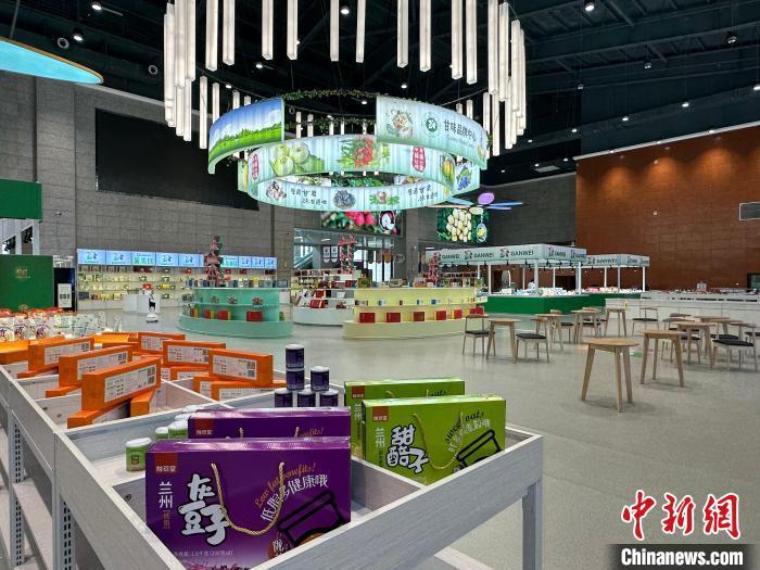 2023年9月，图为“甘味”农产品在敦煌文博会上设展区。(资料图)刘潇　摄