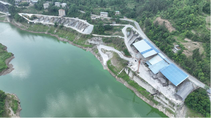 2024年5月12日，督察组现场督察使用无人机拍摄，云安联盛码头长期违规占用岸线