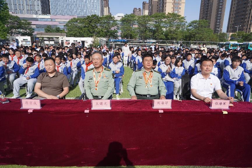 英烈文化进校园：战场一等功臣刘海洋王曙光走进济宁十四中